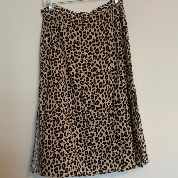 Divided Leopard Print Midi Skirt - Picture 4 of 5